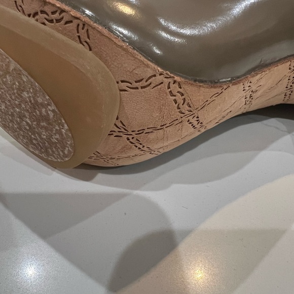 Material: Genuine Leather
Heel Height: High Heel
Style: Casual size 6.5 NEW - Picture 8 of 13